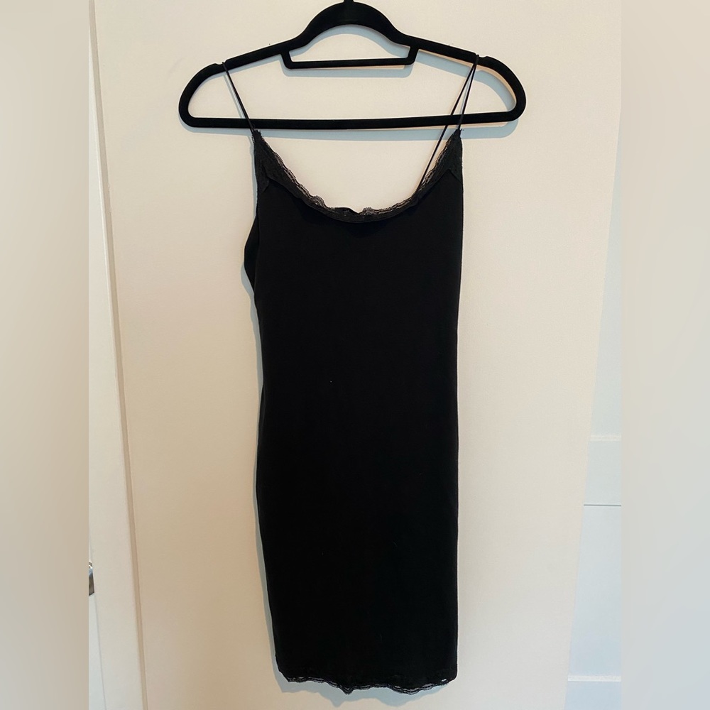 Lace trim bodycon dress